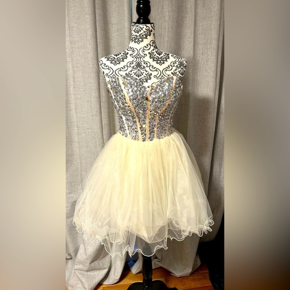 Bedazzled FORMAL or GRAD GIRLS dress. - Picture 1 of 5